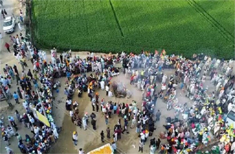 शुभकरण सिंह का शव अंतिम दर्शनों के लिए खनौरी बॉर्डर से बठिंडा लाया गया, जहां उसका अंतिम संस्कार किया