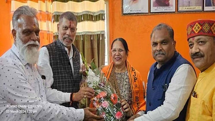 लोकसभा चुनाव से पहले कांग्रेस को झटका, जगदलपुर की महिला जिला अध्यक्ष सहित सात लोगों ने ज्वॉइन की भाजपा