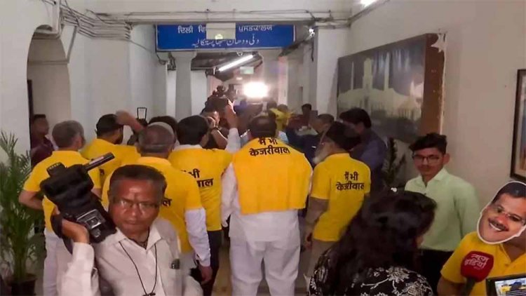 शराब नीति मामला: ‘आप’ कार्यकर्ताओं के विरोध प्रदर्शन के चलते दिल्ली विधानसभा सोमवार तक स्थगित