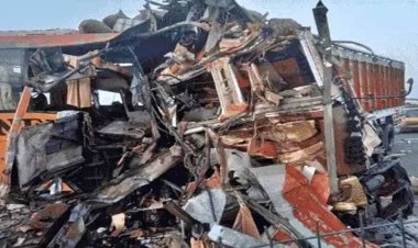 आगरा-लखनऊ एक्सप्रेसवे पर डिवाइडर तोड़कर बस दूसरी साइड में चल रहे ट्रक से टकराई, 4 की मौत और दर्जनों घायल