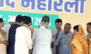 रामनामी समुदाय के सदस्यों से मिले प्रधानमंत्री नरेंद्र मोदी