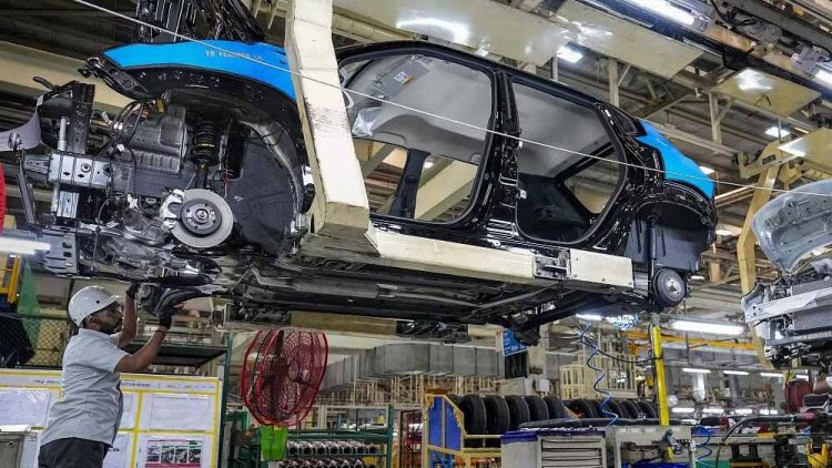 बजाज ऑटो की थोक बिक्री मार्च में 25 प्रतिशत बढ़ी