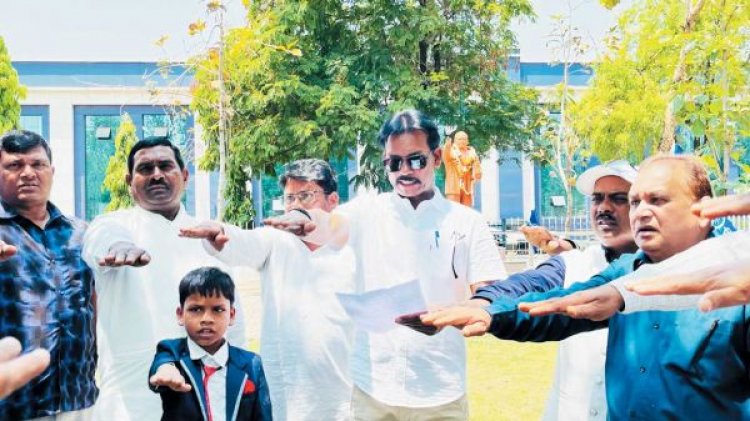 अंबेडकर को किया याद, शपथ