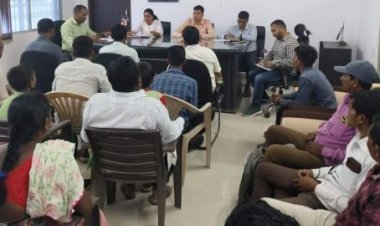 नक्सल हिंसा से पीडि़त परिजनों से चर्चा,  सुविधाओं की दी जानकारी