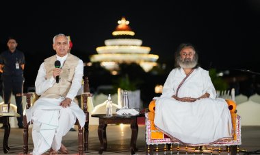 गुजरात के राज्यपाल माननीय श्री आचार्य देवव्रत ने आर्ट ऑफ लिविंग अंतर्राष्ट्रीय केंद्र का दौरा किया; गुरुदेव श्री श्री रवि शंकर जी से की मुलाकात