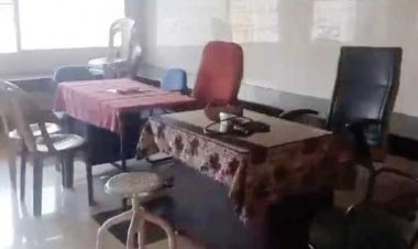 सरकारी अस्पताल में न डॉक्टर न नर्स, तड़पती रही आदिवासी गर्भवती