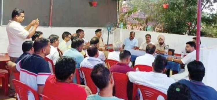 कई बड़ी चोरियों के बाद पुलिस ने व्यापारी संघ की ली बैठक, प्रतिष्ठानों में सीसीटीवी लगवाने पर चर्चा