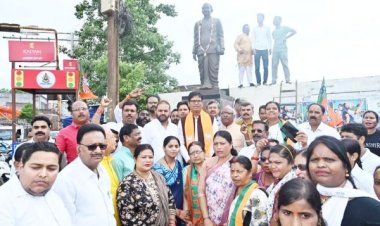 वित्तमंत्री चौधरी ने डॉ. श्यामा प्रसाद मुखर्जी की प्रतिमा पर किया माल्यार्पण