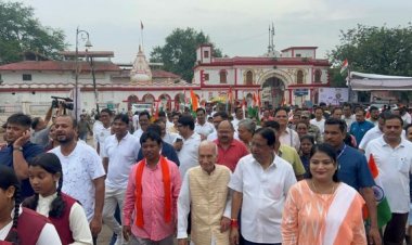 स्वतंत्रता-तिरंगा दौड़ : सांसद-जनप्रतिनिधियों, कलेक्टर सहित स्कूली बच्चों और नागरिकों ने लगाई दौड़