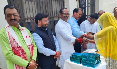 जिला जेल में पहुंच  विधायक एवं कलेक्टर ने बहनों से बंधवाई राखी