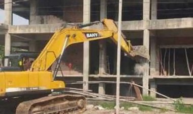PM मोदी पर आपत्तिजनक टिप्पणी करने वाले सपा नेता की 3 मंजिला इमारत पर चला बुलडोजर