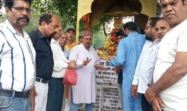 सेन महाराज का 48वां साप्ताहिक श्रृंगार दर्शन:प्रदेश अध्यक्ष ने की दतिया में हुई घटना की निंदा, उच्च स्तरीय जांच की मांग