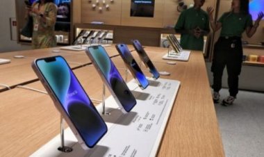 देश में एक लाख रुपये से महंगे स्मार्टफोनों की बिक्री बढ़ी