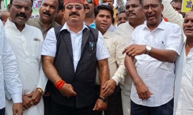 दलित बस्ती में फैला नशे का अवैध कारोबार:महिलाए बच्चों का घर से निकलना हुआ दूभर,पुलिस-प्रशासन पर भी संगीन आरोप