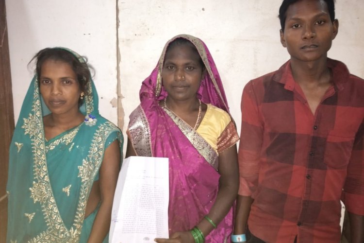 मुख्यमंत्री से करेंगे एसडीएम की शिकायत, नोटिस के नाम पर 1 माह लटकाए रखा मामला, धोखे से 2 एकड़ के बदले 2 हेक्टेयर भूमि रजिस्ट्री करा लेने की महिलाओं ने एसडीएम से की है शिकायत