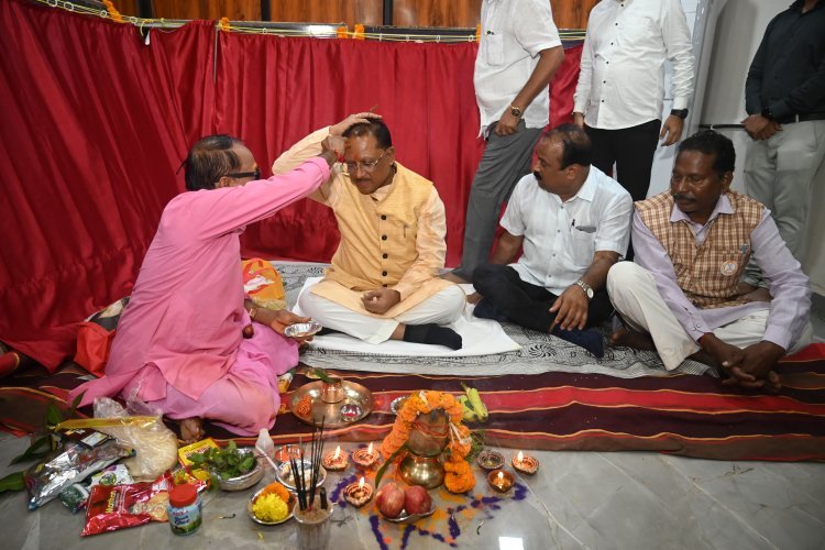 मुख्यमंत्री साय ने किया 7 करोड़ 84 लाख से अधिक की लागत से निर्मित कुंजारा, ढोकड़ा और साहीडांड ग्रामपंचायतों में विद्युत उपकेंद्र और कुनकुरी में उप क्षेत्रीय भंडार का लोकार्पण : 71 लाख से अधिक की लागत से सन्ना में नवीन तहसील कार्यालय भवन हुआ लोकार्पित