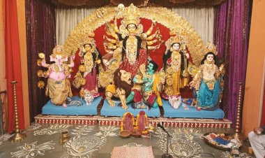 साकेतनगर कालीबाड़ी में नवपत्रिका पूजा के साथ धुनुची पूजा आज:महासप्तमी पर दस तरह के तेल व सात जगहों के जल से मां का महास्नान