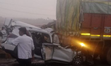 सागर में ट्रक में घुसी कार, पति-पत्नी की मौत:बेटे की हालत गंभीर, जबलपुर रेफर; NH-44 पर झपकी आने से हादसा