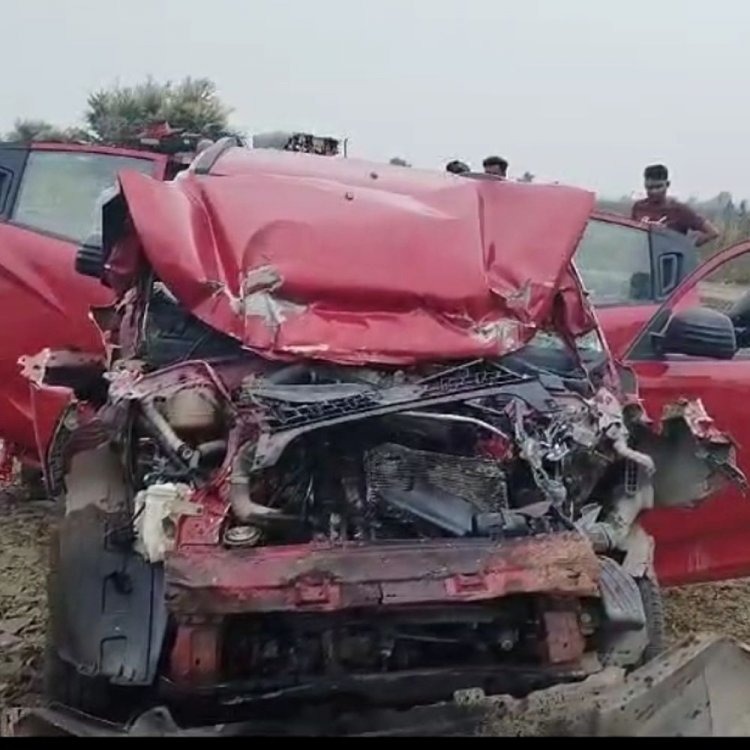 नेशनल हाइवे पर आयसर ट्रक और कार की भिंड़त:5 घायलों को सुसनेर से जिला अस्पताल रेफर किया गया