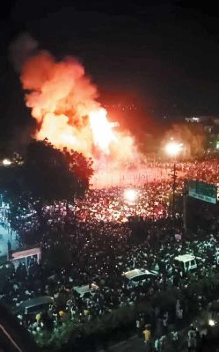 आतिशबाजी के साथ 51 फीट के रावण का दहन