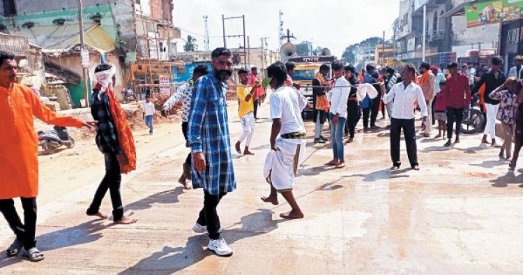 शोभायात्रा निकाल दुर्गा प्रतिमाओं का विसर्जन