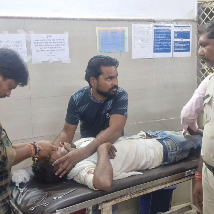 बाइक सवार दो भाइयों को ट्रैक्टर ने मारी टक्कर:एक की मौत, दूसरा घायल, हटा से खाद लेकर गांव वापस आ रहे