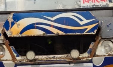 राहगीरों को टक्कर मारकर बोलेरो में घुसी बेकाबू बस:छिन्दवाड़ा के परासिया में हुआ हादसा; 4 घायल, एक जिला अस्पताल रेफर