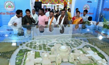 लोगों को लुभा रहा छत्तीसगढ़ विधानसभा के नए भवन का मॉडल,  राज्योत्सव में लोक निर्माण विभाग के स्टॉल में प्रदर्शित किया गया है नए विधानसभा भवन और पॉवर हाउस फ्लाई ओवर का मॉडल