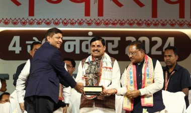 डबल इंजन की सरकारें छत्तीसगढ़ और मध्यप्रदेश को तेजी से लेकर जा रही विकास की राह पर: मुख्यमंत्री डॉ. मोहन यादव,  मध्यप्रदेश के मुख्यमंत्री डॉ. मोहन यादव ने तीन दिवसीय छत्तीसगढ़ राज्योत्सव का किया शुभारंभ