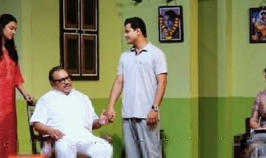 इंदौर में सानंद के मंच पर प्रस्तुति:मराठी नाटक 'नकळत सारे घडले' ने अनेक सामाजिक पहलुओं को किया स्पर्श