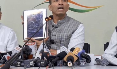 पटवारी बोले-किसानों को खाद नहीं दे पा रही सरकार:डीएपी लेने लाइन में लगे किसानों पर पुलिस बरसा रही लाठियां, CM विदेश घूम रहे