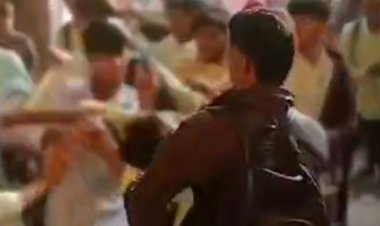 श्योपुर के एक्सीलेंस स्कूल में छात्रों के बीच चले लात-घूंसे:मामूली कहा-सुनी को लेकर जमकर हुई मारपीट, वीडियो हुआ वायरल