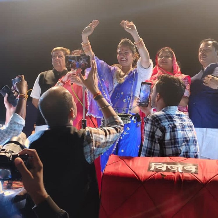 बुरहानपुर में आयोजित हुआ लावणी कार्यक्रम:प्रसिद्ध नृत्यांगना गौतमी पाटिल ने दी प्रस्तुति, हजारों दर्शक पहुंचे