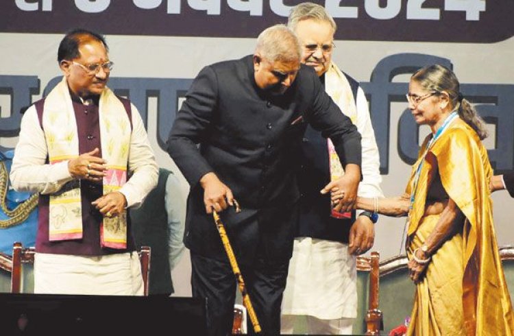 उप राष्ट्रपति ने 36 अलंकरणों से किया सम्मानित