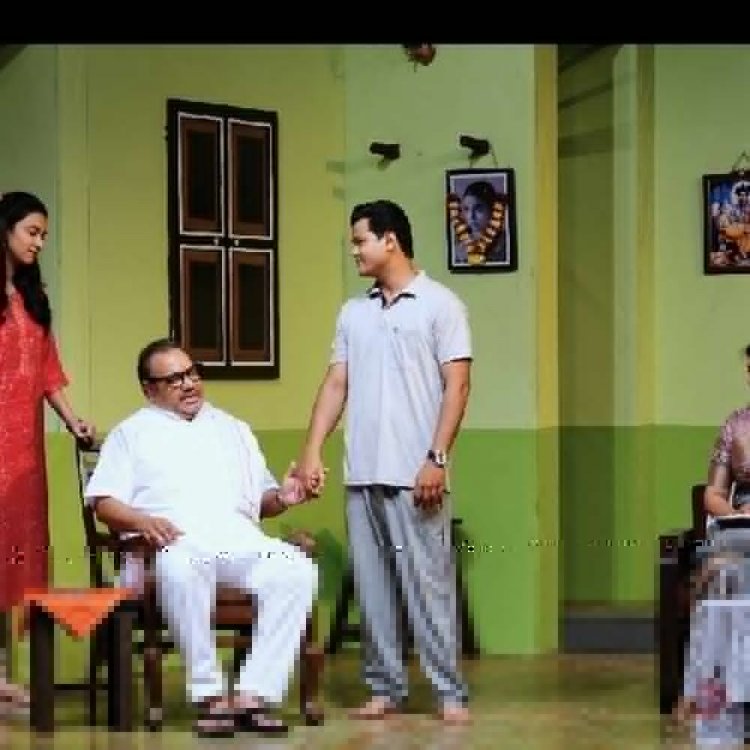 इंदौर में सानंद के मंच पर प्रस्तुति:मराठी नाटक 'नकळत सारे घडले' ने अनेक सामाजिक पहलुओं को किया स्पर्श