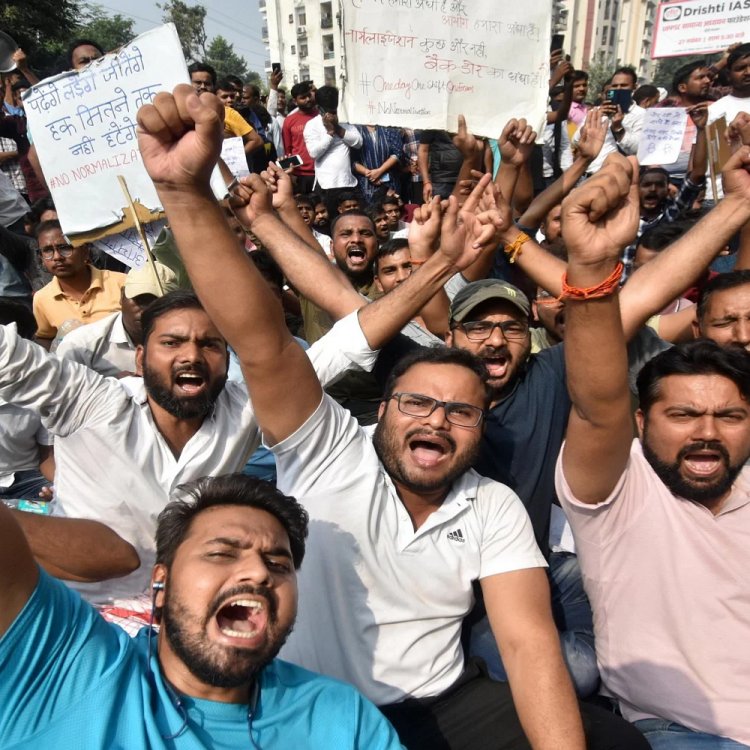 आयोग अब UPPCS एग्जाम एक ही दिन में कराएगा:RO/ARO पर छात्र बोले, 'आयोग का जवाब छलावा, पूरी जीत मिलने तक डटे रहेंगे'