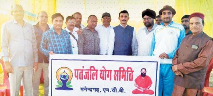 योग-आयुर्वेदिक शिविर का ग्रामीणों ने उठाया लाभ