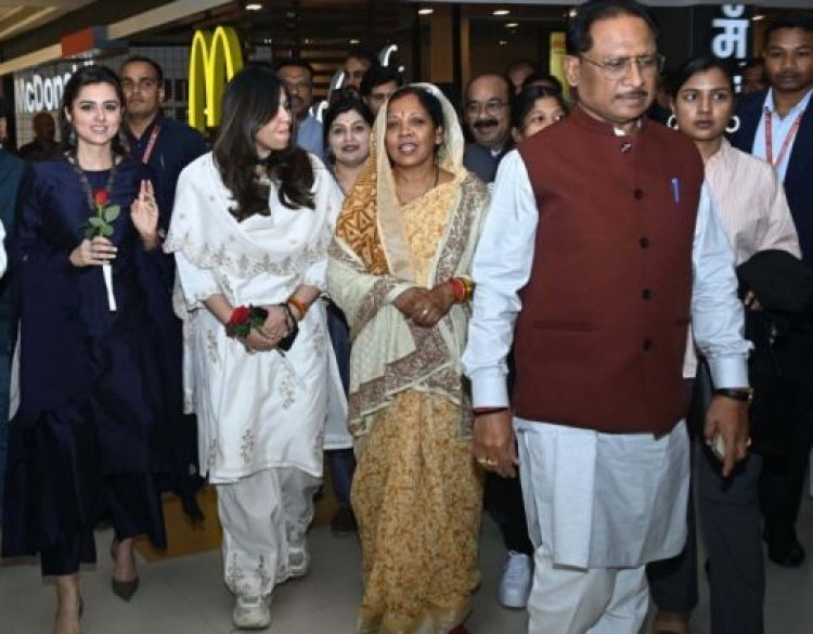 मुख्यमंत्री ने सपरिवार देखी द साबरमती रिपोर्ट फिल्म...22 साल पहले गुजरात के गोधरा में हुए ट्रेन हादसे की सच्चाई.