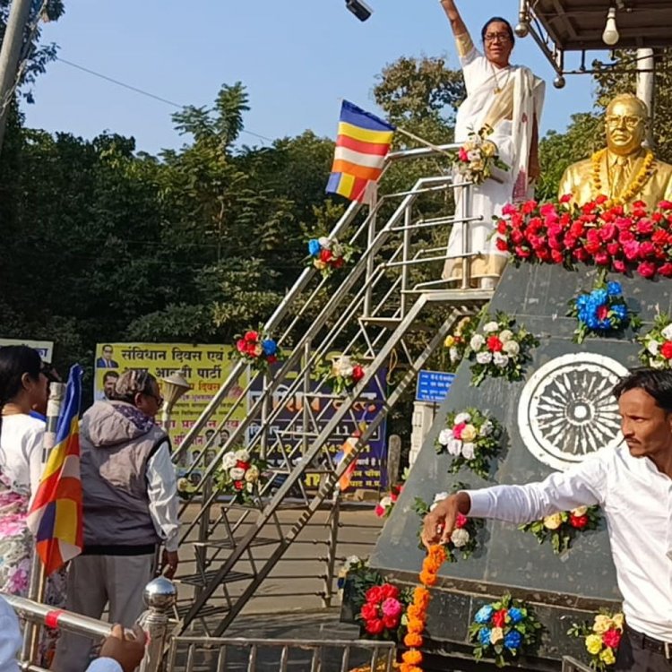 बालाघाट में मनाया गया संविधान दिवस:अनुयायियों ने निर्माता डॉ. आंबेडकर को किया याद, प्रतिमा पर किया माल्यार्पण