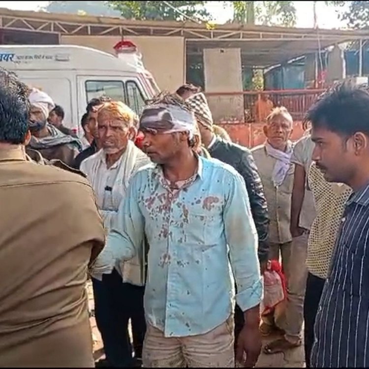 घर के बाहर की जमीन को लेकर झगड़े दो पक्ष:शिवपुरी में जमकर एक-दूसरे पर बरसाई लाठियां, महिलाएं भी हुईं घायल, देखें VIDEO