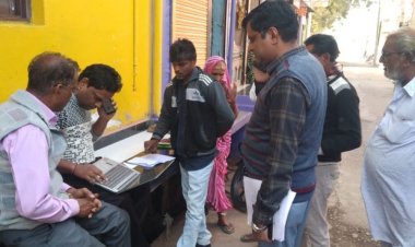 खिलचीपुर में नगर परिषद का विशेष अभियान:आयुष्मान भारत योजना के तहत 70+ उम्र के हितग्राहियों के घर-घर बनाए जा रहे कार्ड