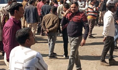 इंदौर में किसानों ने किया हंगामा:लहसुन के भाव कम होने से आक्रोश; चाइना लहसुन बंद करने की मांग