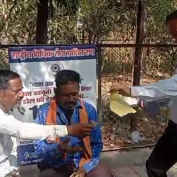 उज्जैन के अस्पताल में धूम्रपान करते पकड़ाए युवक:स्वास्थ्य विभाग की टीम ने की कार्रवाई, चार से जुर्माना वसूलकर दी हिदायत