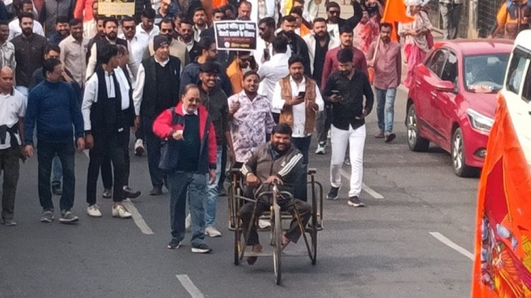 बांग्लादेश में हिंदुओं पर हो रहे जुल्मों के विरोध में इंदौर, भोपाल, जबलपुर सहित प्रदेश के सभी शहरों में निकाली जा रही आक्रोश रैली