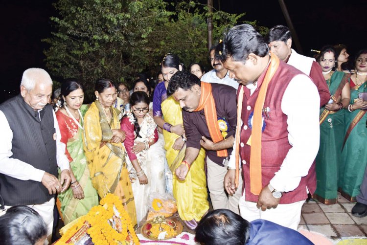 दीपोत्सव:  उप मुख्यमंत्री शर्मा ने किया दीप प्रज्ज्वलित