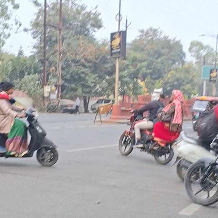 उज्जैन में बादलों के बीच छुपा सूरज:सर्द हवाओं से ठंडक; 24 घंटे में रात का पारा ढाई डिग्री बढ़ा