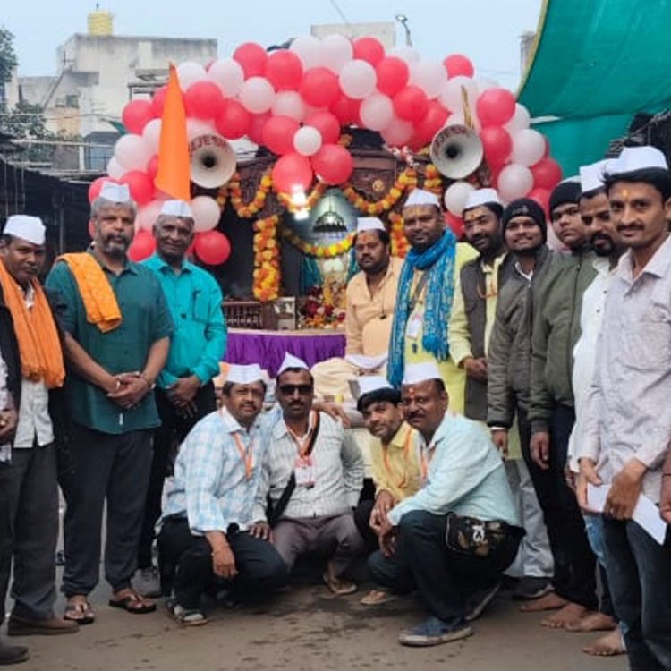 इंदौर से धुलिया पहुंचे सांई भक्त, हुआ स्वागत-सत्कार:मार्ग में जरूरतमंद लोगों को ऊनी वस्त्र वितरण सहित कर रहे कई सेवा कार्य