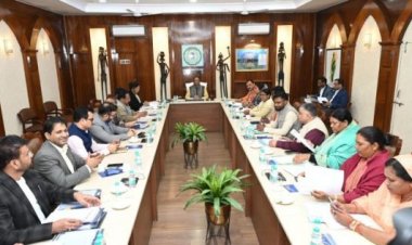 मुख्यमंत्री श्री विष्णु देव साय ने सरगुजा सांसद और सरगुजा संभाग के सभी विधायकों के साथ की बड़ी बैठक, सरगुजा क्षेत्र में विकास को गति देने जनप्रतिनिधियों से लिए अहम सुझाव, मुख्यमंत्री ने कहा - विकसित छत्तीसगढ़ का लक्ष्य पाने सरगुजा अंचल की होगी अग्रणी भूमिका, पर्यटन के मानचित्र पर सरगुजा को मिलेगी विशेष जगह, सड़कों के जाल से परिवहन सुविधाएं बेहतर बनाने पर तेजी से होगा काम