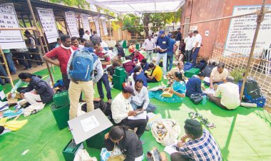 मतदान दल रवाना