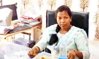 तापतौल विभाग की निरीक्षक रिश्वत लेते हुए गिरफ्तार